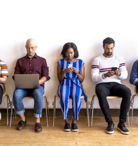 AstraZeneca roept jongere doelgroep op om te stoppen met doemscrollen