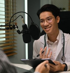 Hoe uitgevers podcasts omzetten in video talkshows