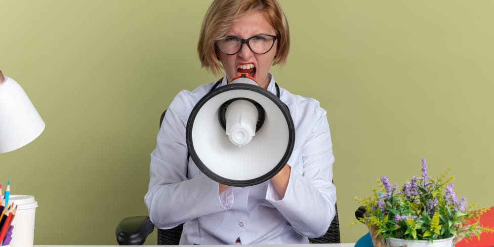 De menskant van employee advocacy: inzichten uit 1.600 reviews [onderzoek]